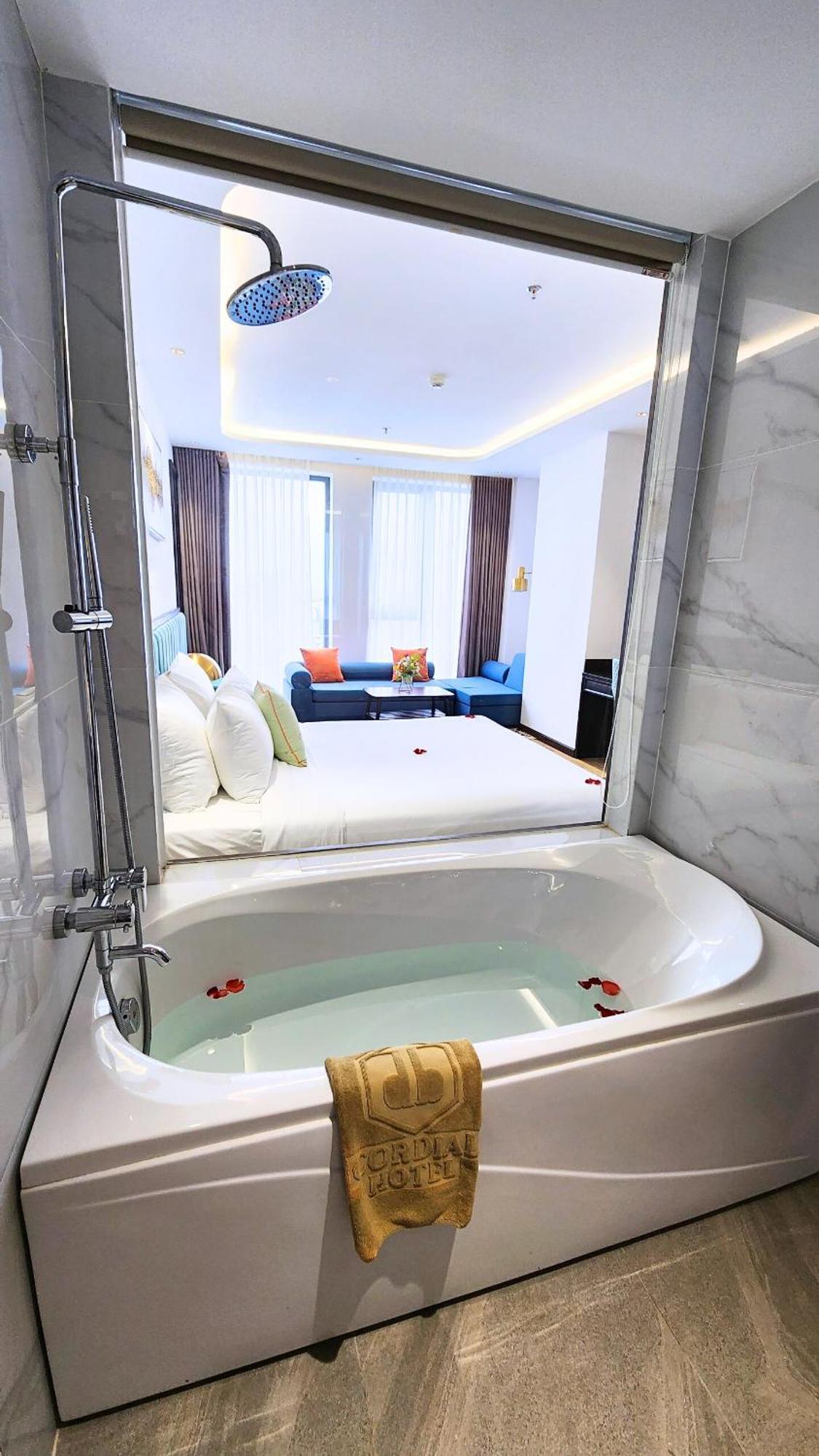 Cordial Grand Hotel Da Nang Beach - Infinity Rooftop Pool Exterior photo